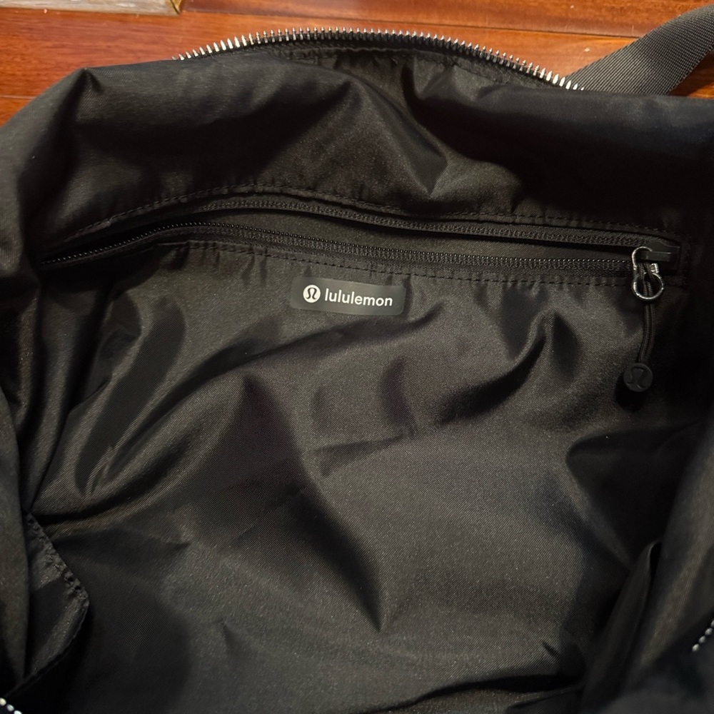 Lululemon Convertible Ruched Crossbody Bag
Large 16L - Picture 7 of 9